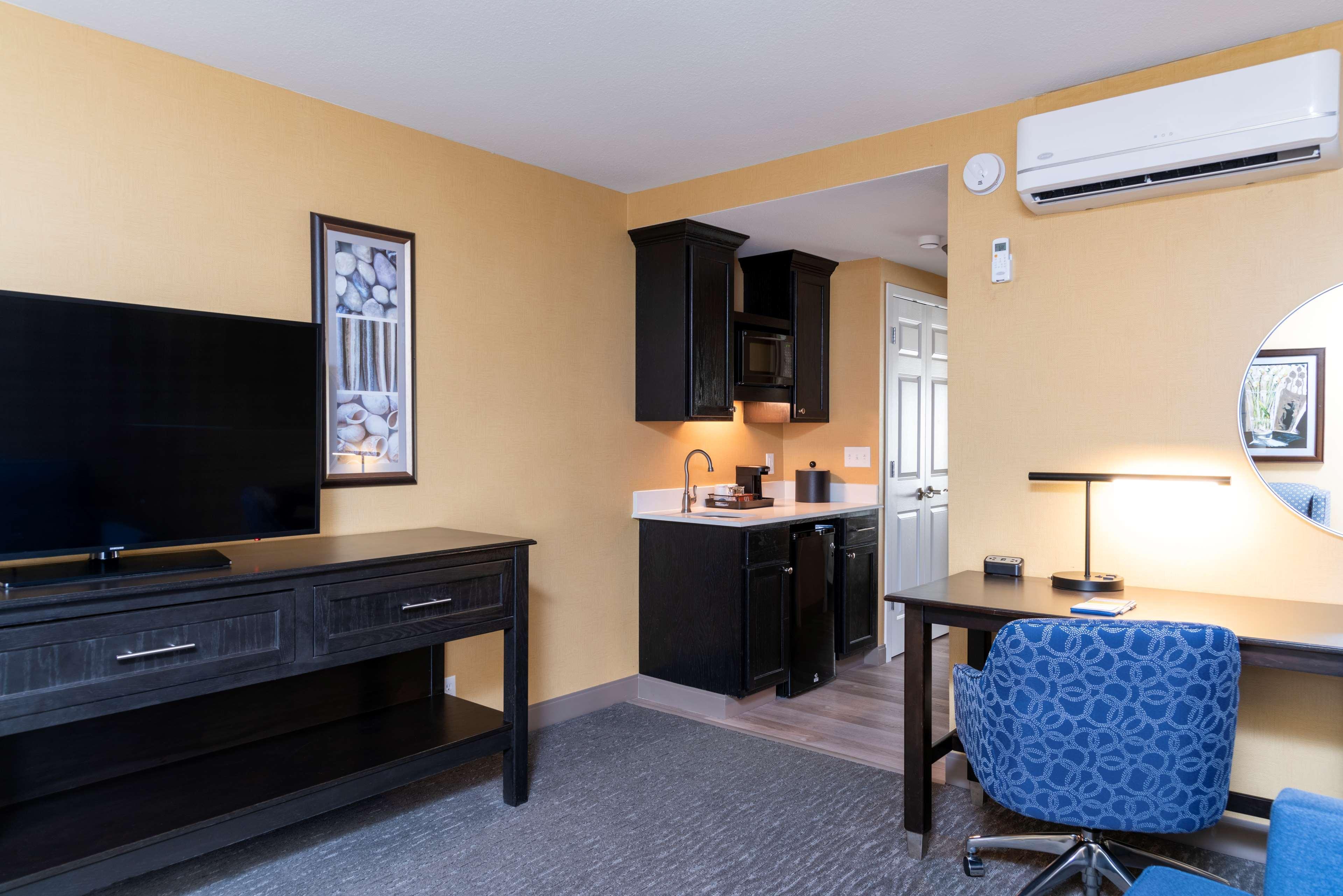 Hampton Inn Holland Bagian luar foto