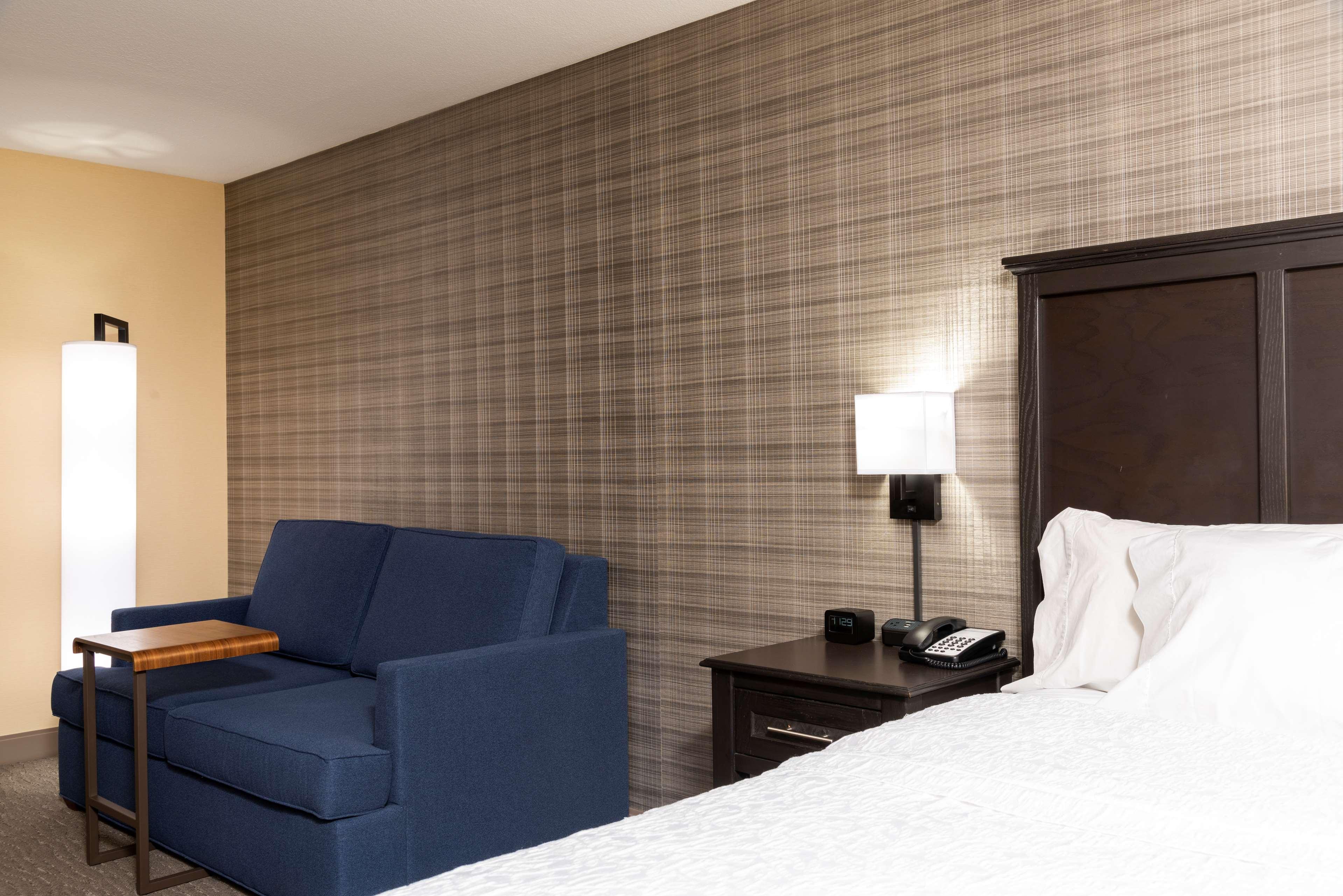 Hampton Inn Holland Bagian luar foto