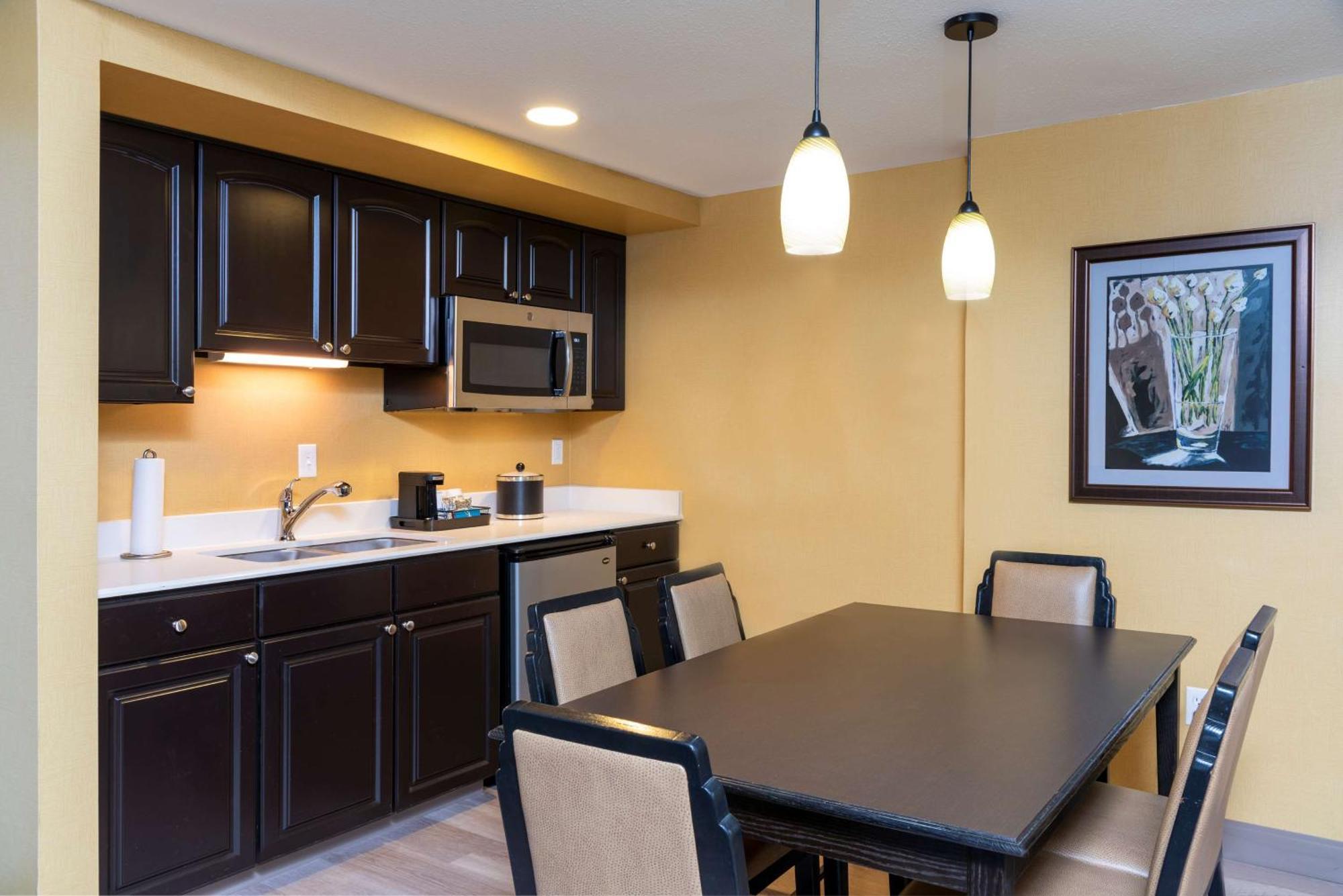 Hampton Inn Holland Bagian luar foto