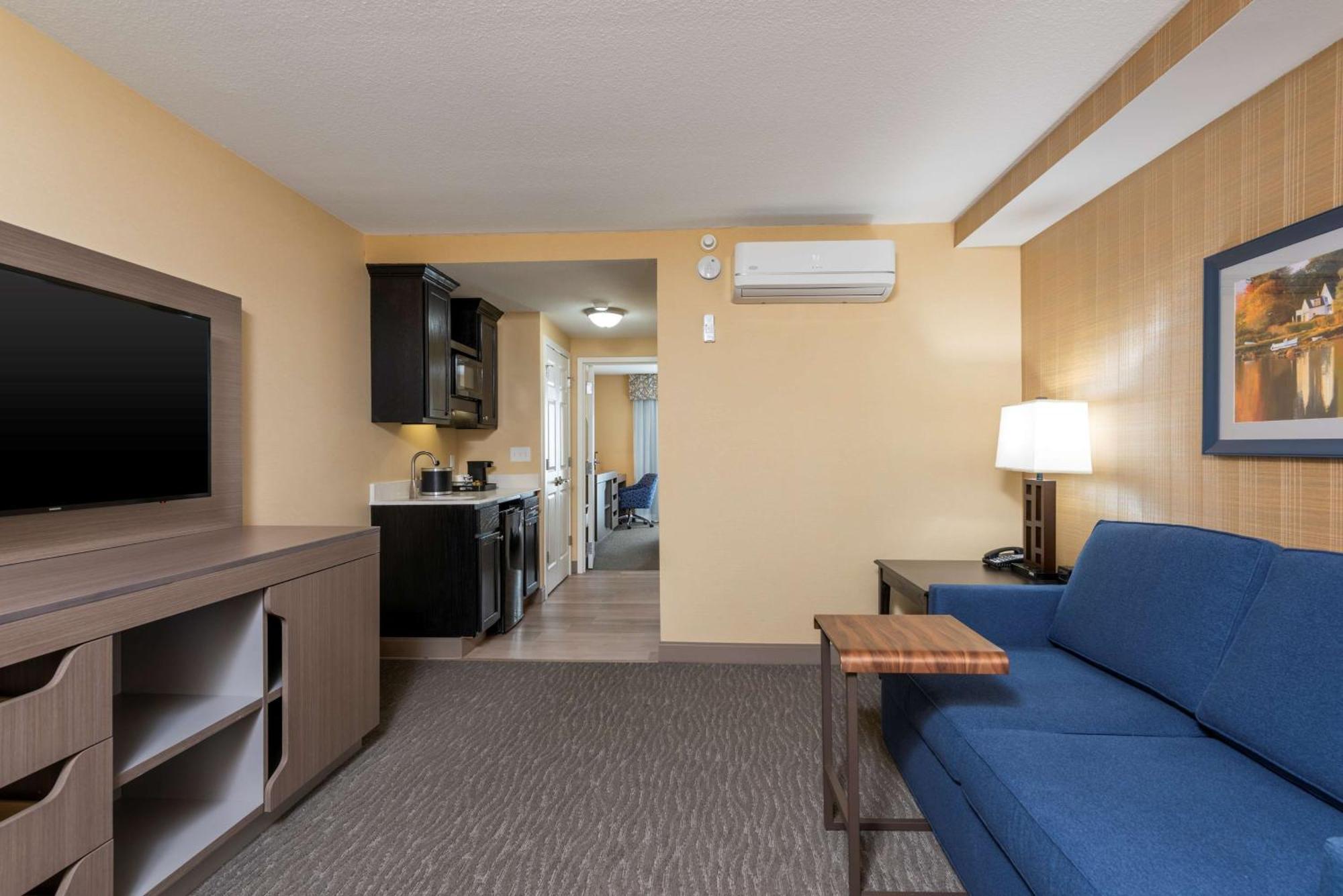 Hampton Inn Holland Bagian luar foto