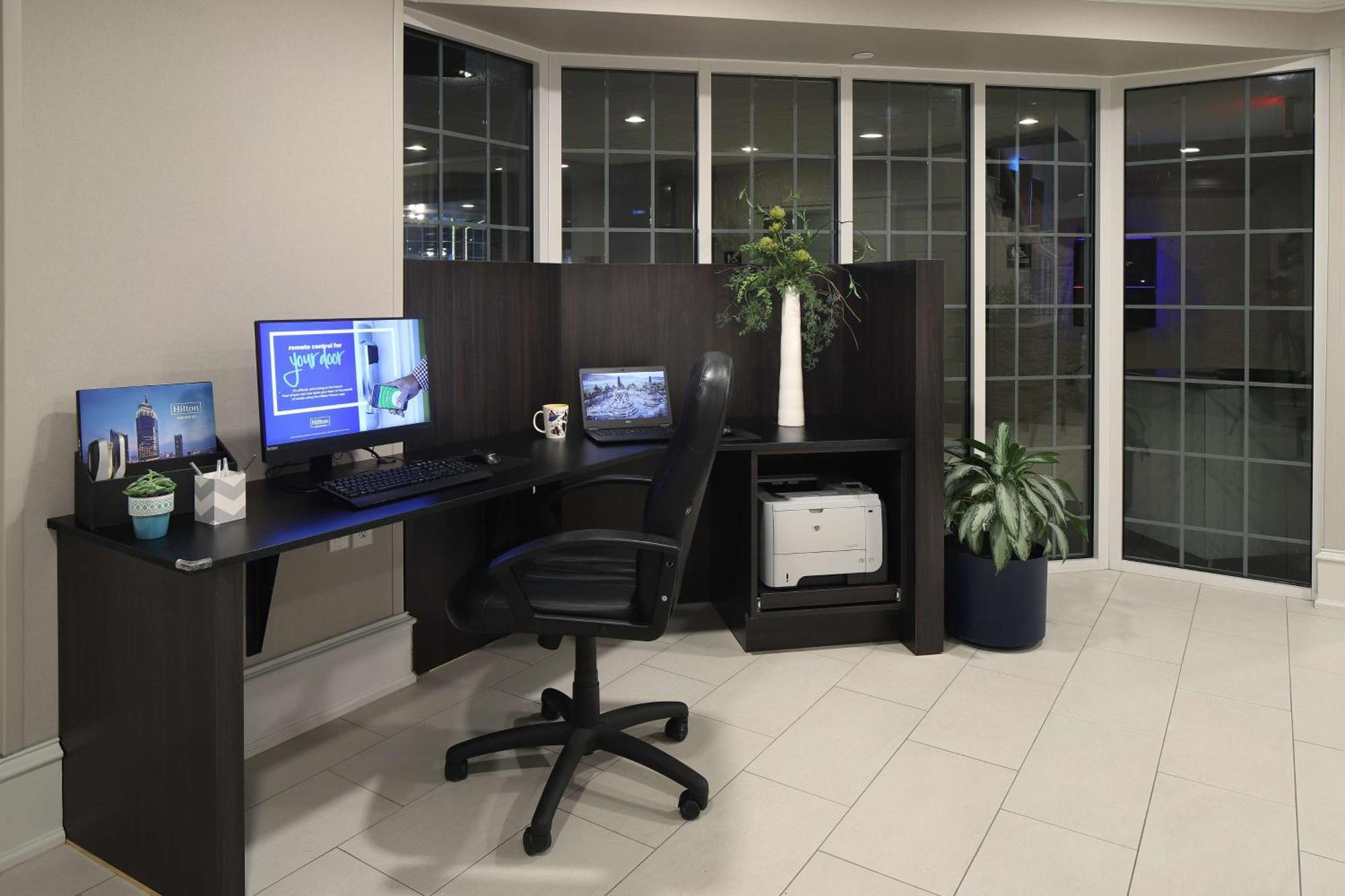 Hampton Inn Holland Bagian luar foto