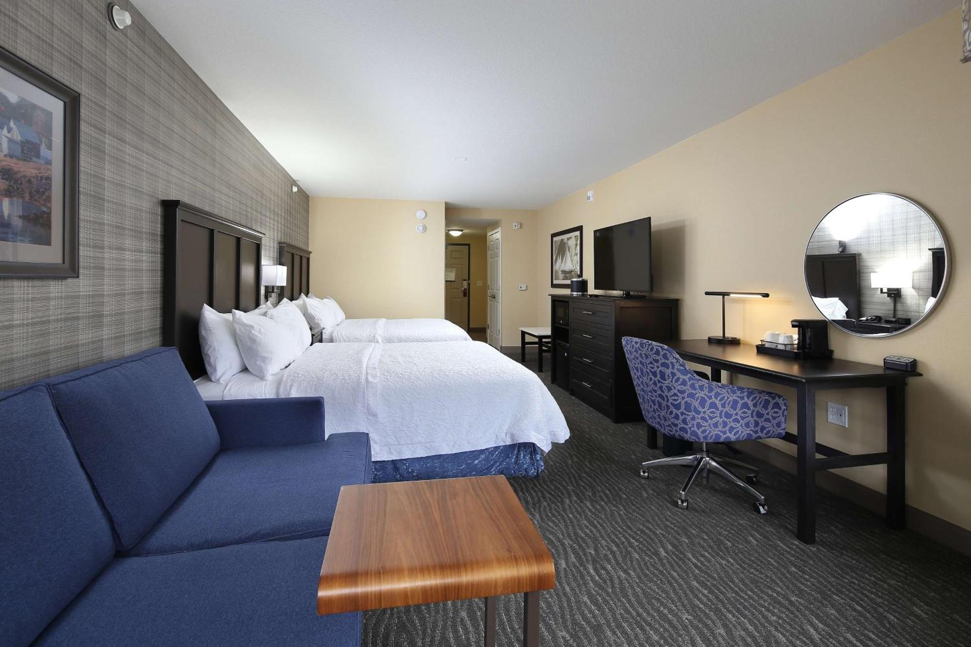 Hampton Inn Holland Bagian luar foto