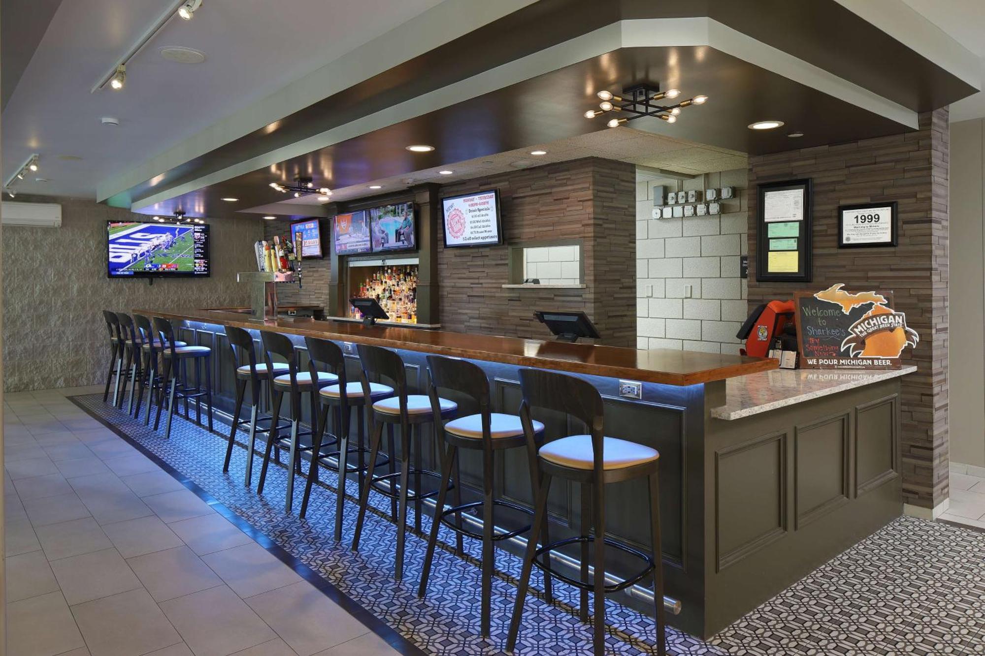 Hampton Inn Holland Bagian luar foto