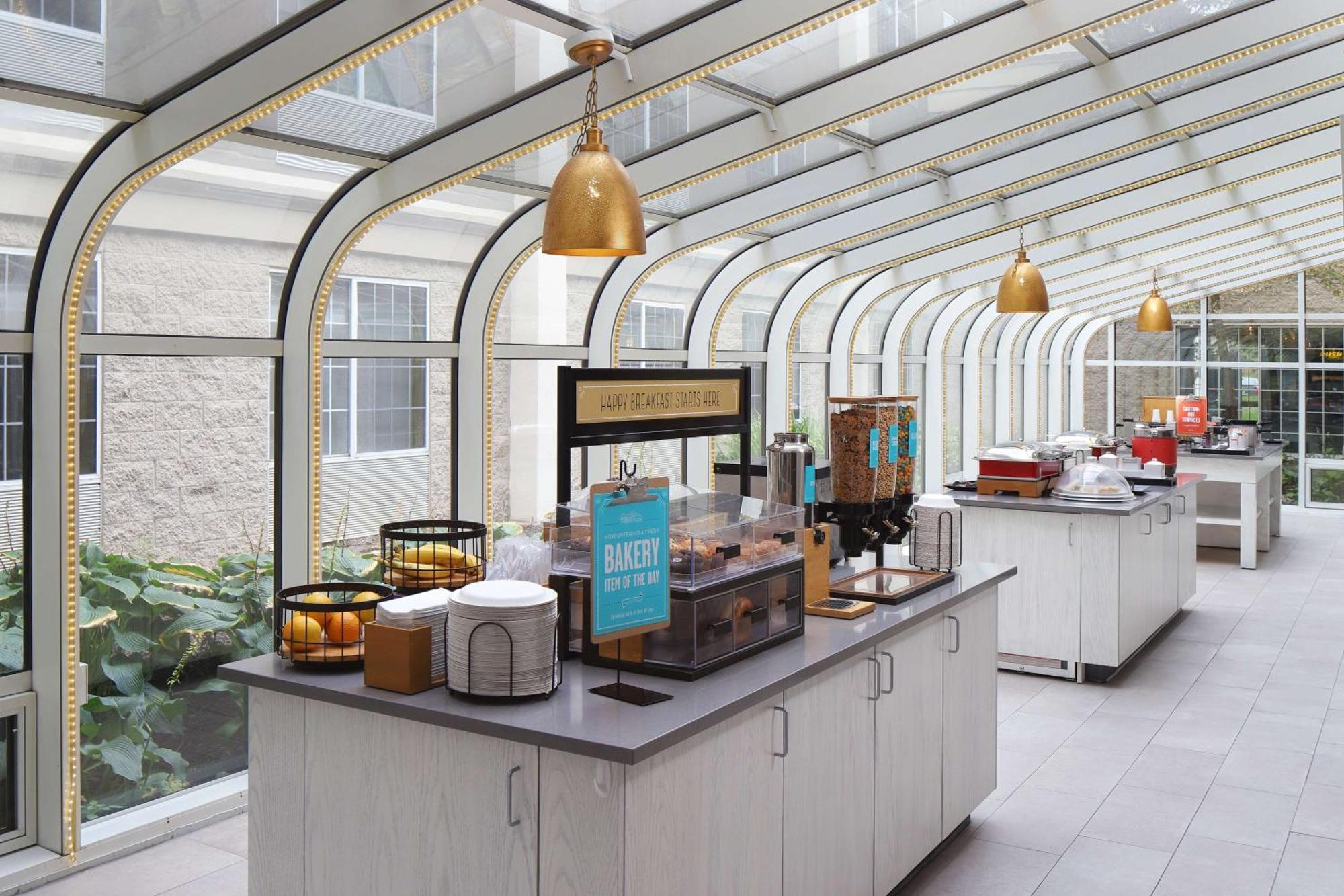 Hampton Inn Holland Bagian luar foto