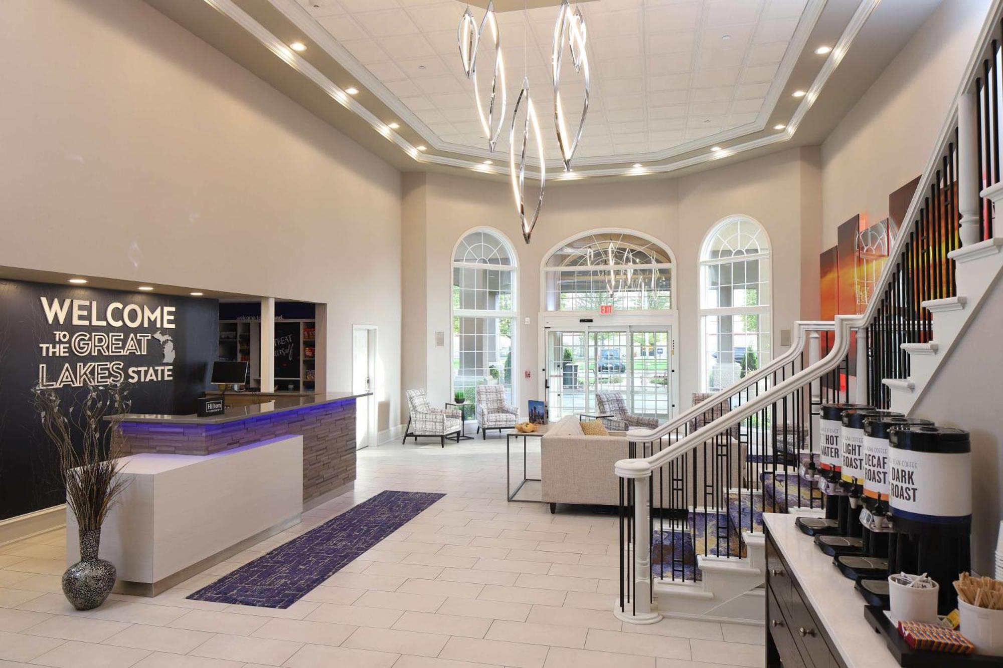Hampton Inn Holland Bagian luar foto