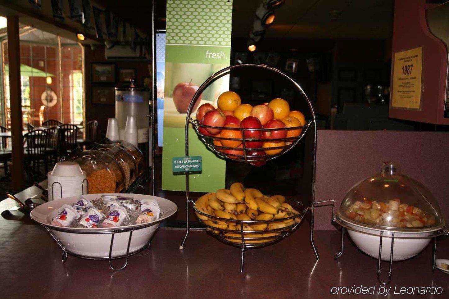 Hampton Inn Holland Bagian luar foto