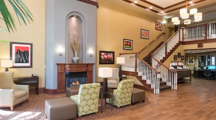 Hampton Inn Holland Bagian luar foto